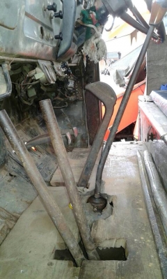 สิบล้อ แบบสองเพลา HINO เครื่อง EH700 บรรทุกแบคโฮ 200 ได้