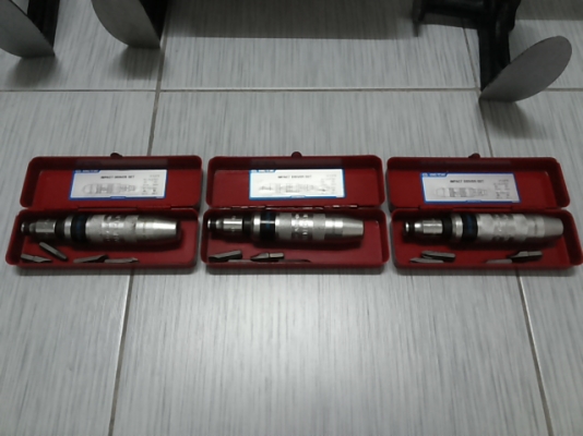 ชุดไขควงตอก Kingtony มีตำหนิที่กล่องสีถลอก ผมพ่นสีให้ใหม่ ไม่มีพลาสติกบุภายใน ในชุดประกอบด้วย ไขควงตอก 1 ตัว ดอกไขควงแบน 2 ดอก ดอกไขควงแฉก 2 ดอก มี 3 ชุด ชุดไขควงตอก Kingtony มีตำหนิที่กล่องสีถลอก ผมพ่นสีให้ใหม่ ไม่มีพลาสติกบุภายใน ในชุดประกอบด้วย ไขควงตอก 1 ตัว ดอกไขควงแบน 2 ดอก ดอกไขควงแฉก 2 ดอก มี 3 ชุด