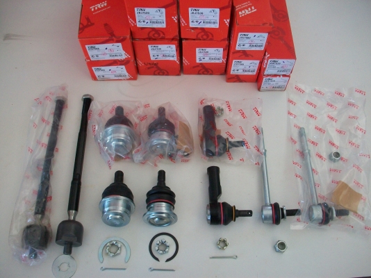 ลูกหมาก    toyota vigo 4*2 ยกชุด ของ TRW ราคาพิเศษครับ