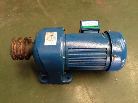 ขายมอเตอร์เกียร์ Kimpo ขนาด 0.5 HP. 380V อัตราทด 1:30 สภาพสวย วิ่งนิ่ม พร้อมใช้งาน ขายมอเตอร์เกียร์ Kimpo ขนาด 0.5 HP. 380V อัตราทด 1:30 สภาพสวย วิ่งนิ่ม พร้อมใช้งาน