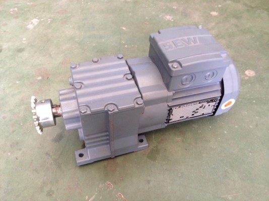 ขายมอเตอร์เกียร์ Sew Eurodrive ขนาด 1/3 HP. 380V อัตราทด 1:24 ของใหม่ ไม่เคยใช้งาน วิ่งนิ่ม พร้อมใช้งาน