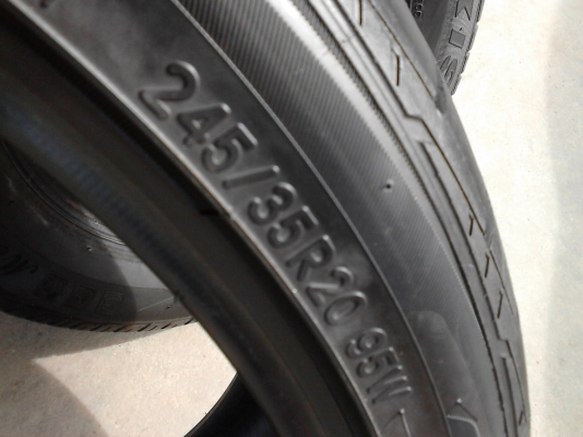 245/35R20 TOYO DRB ( MADE IN JAPAN ) สวยมาก ไม่มีปะ ปี 2012  มี 1 เส้น TEL.081-427-3941