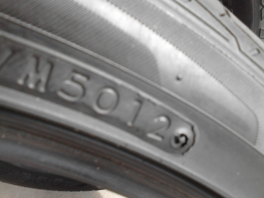 245/35R20 TOYO DRB ( MADE IN JAPAN ) สวยมาก ไม่มีปะ ปี 2012  มี 1 เส้น TEL.081-427-3941