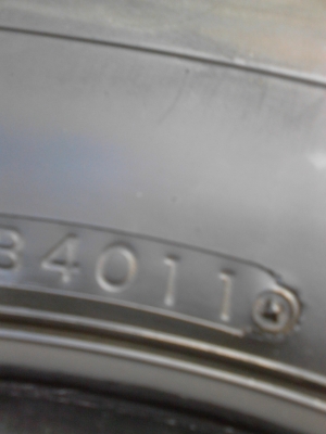 215/70R15 BRIDGESTONE R623 มีชุด 4 เส้น ปี2011 TEL.081-427-3941 215/70R15 BRIDGESTONE R623 มีชุด 4 เส้น ปี2011 TEL.081-427-3941