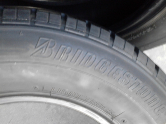 215/70R15 BRIDGESTONE R623 มีชุด 4 เส้น ปี2011 TEL.081-427-3941 215/70R15 BRIDGESTONE R623 มีชุด 4 เส้น ปี2011 TEL.081-427-3941