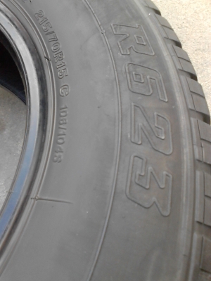 215/70R15 BRIDGESTONE R623 มีชุด 4 เส้น ปี2011 TEL.081-427-3941 215/70R15 BRIDGESTONE R623 มีชุด 4 เส้น ปี2011 TEL.081-427-3941