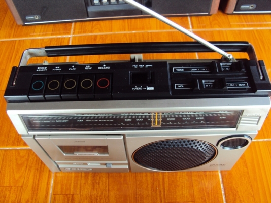 ขายวิทยุหูหิ้ววินเทจน์ของ SANYO 2 ตัว