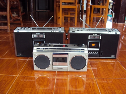 ขายวิทยุหูหิ้ววินเทจน์ของ SANYO 2 ตัว