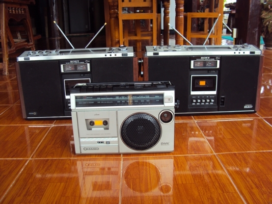 ขายวิทยุหูหิ้ววินเทจน์ของ SANYO 2 ตัว