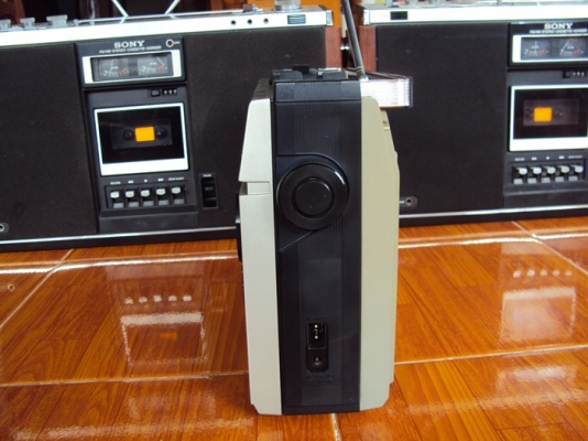 ขายวิทยุหูหิ้ววินเทจน์ของ SANYO 2 ตัว