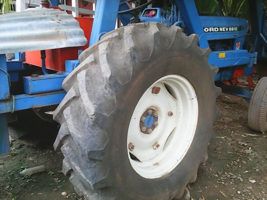 ขายรถคีบอ้อย ฟอร์ด6610ซุปเปอร์สวยๆๆ ตัวคีบยังใหม่ใช้งานน้อย