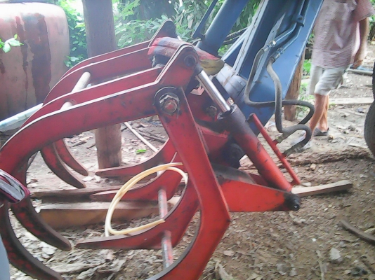 ขายรถคีบอ้อย ฟอร์ด6610ซุปเปอร์สวยๆๆ ตัวคีบยังใหม่ใช้งานน้อย