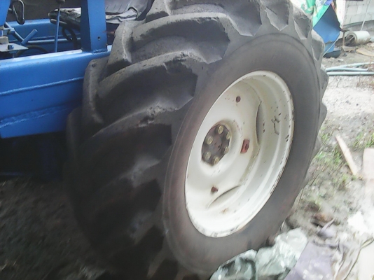 ขายรถคีบอ้อย ฟอร์ด6610ซุปเปอร์สวยๆๆ ตัวคีบยังใหม่ใช้งานน้อย