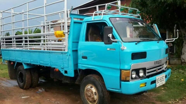 ขายISUZU KS22 เครื่องดี110แรง ช่วงล่างFหน้า-หลัง เกียร์ร็อค มีสโลว์กลาง ยาง825ขอบ16 คัชซีสวย สภาพพร้อมใช้งาน เอกสารพร้อมโอน สนใจโทร090-8588220คุณนะ ID:narong498 หรือ www.truck.in.th/498