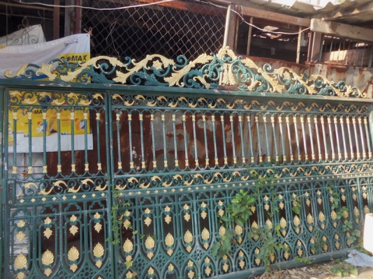 ขายประตูอลูมิเนียมอัลลอยขนาด 4เมตร สภาพสวย ของใหม่ประมาณแสนกว่า