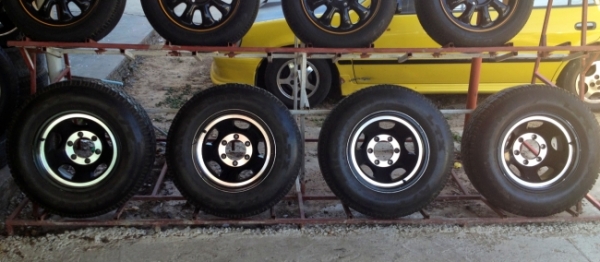 ขายล้อแท้ JAPAN 15x8.5 ออฟ-25 6รู แนวออฟโรดครับ