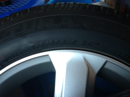 ขายล้อเดิม honda ขอบ15 4รู100 พร้อมยาง