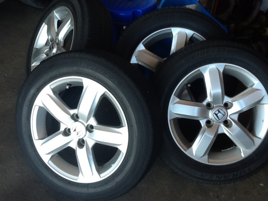 ขายล้อเดิม honda ขอบ15 4รู100 พร้อมยาง