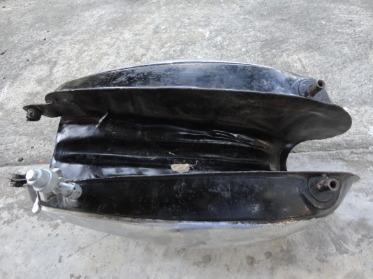 ขายถังน้ำมันเก่าเก็บรถมอไซค์โบราณ สนใจติดต่อโทร.081-005-8785