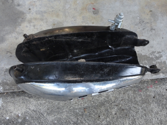 ขายถังน้ำมันเก่าเก็บรถมอไซค์โบราณ สนใจติดต่อโทร.081-005-8785