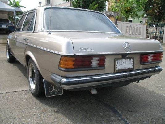 Hot !!! ขายด่วนครับ Benz W123 230e สภาพเครื่องดี แอร์เย็น LPG+1JZ จัดไฟแนนซ์ได้ ผ่อนได้