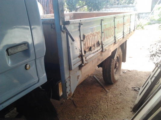 ISUZU ELF 74 HP รถบรรทุก 4 ล้อกลาง หัวเหลี่ยมสภาพอย่างสวย เครื่องแน่นไม่เยิ้ม ภายในเก๋งคอนโซลสวยอุปกรณ์ครบ กระบะเหล็กยาว 3.50 เมตร ช่วงล่างคัชซีไม่มีผุ ยางดีใช้งานได้เลย เอกสารทะเบียนครบพร้อมโอน ราคาต่อรองได้ครับ