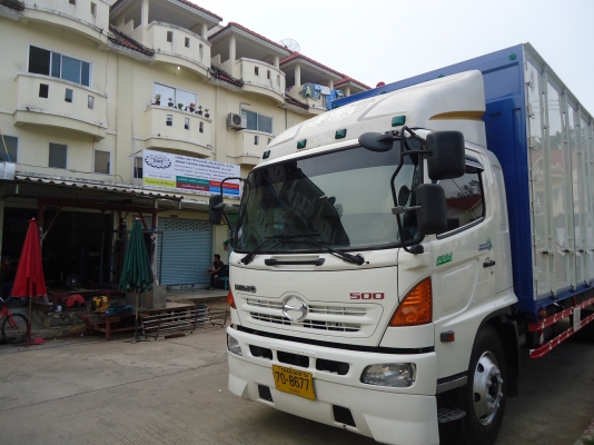 รับจ้างวิ่งงาน รถหกล้อใหญ่ตู้ทึบ  ประตู 10 บาน