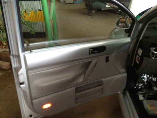 ขาย New VOLKSWAGEN Beetle 2.0 สีบอร์นเงินสภาพสวยสุดๆใช้งานปกติ ขับดีมากช่วงล่างแน่น เกียร์ออโต้เครื่อง 2,000 cc. ภายในสีดำใหม่เอี่ยม เบาะอุ่น CD พิเศษตรงคอนโซลกลาง 6 แผ่น ช่วงล่างแน่น โดยรวมไม่ต่างป้ายแดง ผู้หญิงใช้ มือเดียว ดูรถได้ที่ อ.เมือง นครราชสีมา ขาย New VOLKSWAGEN Beetle 2.0 สีบอร์นเงินสภาพสวยสุดๆใช้งานปกติ ขับดีมากช่วงล่างแน่น เกียร์ออโต้เครื่อง 2,000 cc. ภายในสีดำใหม่เอี่ยม เบาะอุ่น CD พิเศษตรงคอนโซลกลาง 6 แผ่น ช่วงล่างแน่น โดยรวมไม่ต่างป้ายแดง ผู้หญิงใช้ มือเดียว ดูรถได้ที่ อ.เมือง นครราชสีมา