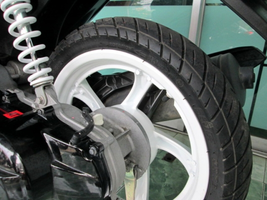 ขาย click125I สีชมพูดำ สีสวยไม่ซ้ำใคร คอมบายเบลก เบลกทีเดียว2ล้อหน้าหลัง โปรโมชั่น 34500