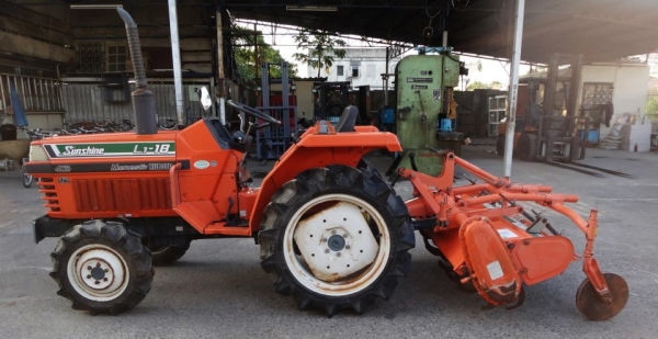 รถแทรคเตอร์ 4 WD KUBOTA SUNSHINE L1-18 พร้อมโรตารี่ สภาพเก่านอกแท้ นำเข้าเองจากญี่ปุ่น รถแทรคเตอร์ 4 WD KUBOTA SUNSHINE L1-18 พร้อมโรตารี่ สภาพเก่านอกแท้ นำเข้าเองจากญี่ปุ่น