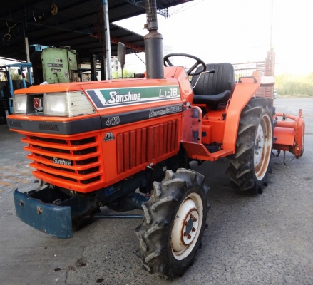 รถแทรคเตอร์ 4 WD KUBOTA SUNSHINE L1-18 พร้อมโรตารี่ สภาพเก่านอกแท้ นำเข้าเองจากญี่ปุ่น รถแทรคเตอร์ 4 WD KUBOTA SUNSHINE L1-18 พร้อมโรตารี่ สภาพเก่านอกแท้ นำเข้าเองจากญี่ปุ่น
