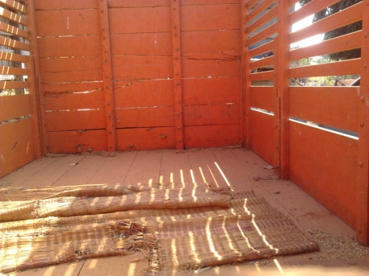 ขายด่วน รถอีแต๋น เครื่อง 11 แรง KUBOTA ET110 เกียร์ของ ISUZU NPR 115 กระบะคอกไม้ทรงโคราชสภาพสวยไม่มีผุเลย คัชซีหน้า 4 ช่วงล่างเพลาลอย ใช้ยาง 7.50 ขอบ 16" สภาพดีพร้อมใช้งานได้เลย ราคาต่อรองได้นะครับ