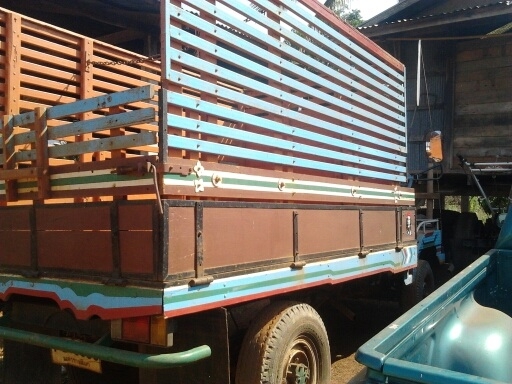 ขายด่วน รถอีแต๋น เครื่อง 11 แรง KUBOTA ET110 เกียร์ของ ISUZU NPR 115 กระบะคอกไม้ทรงโคราชสภาพสวยไม่มีผุเลย คัชซีหน้า 4 ช่วงล่างเพลาลอย ใช้ยาง 7.50 ขอบ 16" สภาพดีพร้อมใช้งานได้เลย ราคาต่อรองได้นะครับ