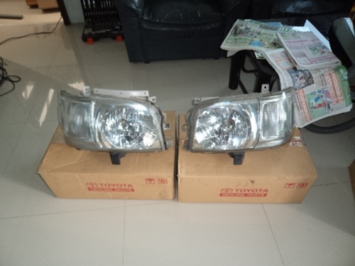 ขายไฟหน้ารถตู้โตโยต้า