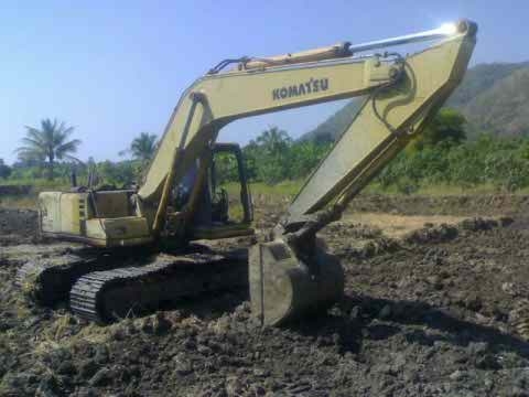 ขายรถแบคโฮ  KOMATSU  pc 200-6 ซีเรียล  20550ไฟฟ้าครบ เอวแน่น ช่วงล่างเต็มเครื่อง KOMATSUเอกสารไม่มี