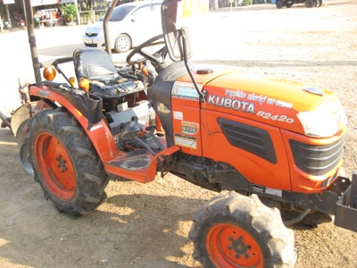 ขายรถไถคูดบต้า รุ่น B2420 พร้อมหางสามแบบ สวยพร้อมใช้ Tel. 088-4501277