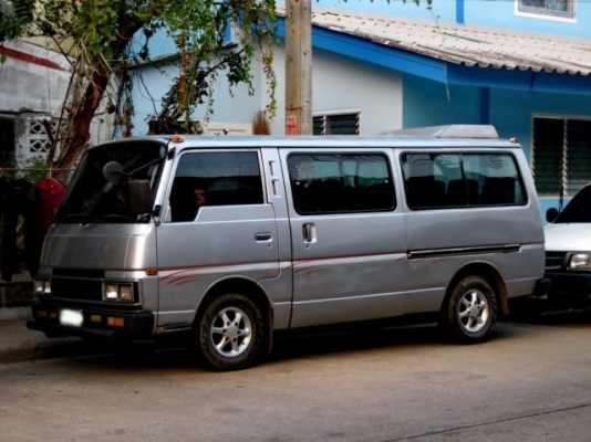 ขาย Nissan Urvan SD23 สภาพสวยเดิมๆ สี เครื่อง ช่วงล่างดี พวงมาลัยเพาเวอร์ แอร์หน้า-หลัง เบาะ 3 แถว  ภายนอก-ในสวยครับ