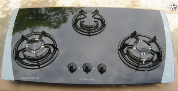 ขายเตาแก๊สเซรามิค ELECTROLUX รุ่น ehg 973 gk สวีเดนแท้ๆ ของใหม่ ซื้อมาไม่ได้ใช้ ขายขาดทุน