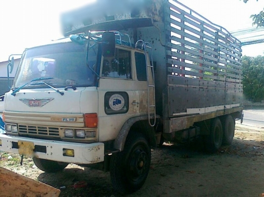 รถฮีโน่ 10 ล้อ  รั่ว F17  เปลื่ยนเครื่อง  HO7D  195 แรงม้า  สนใจติดต่อ 081 - 6079515