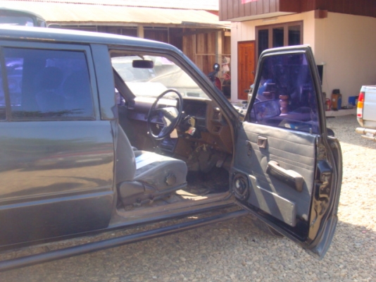 โตโยต้า ฮีโร่แวน 5 ประตู เครื่อง2400cc ภายในดี ขับขี่ดีรถใช้งานอยู่จังหวัดน่าน