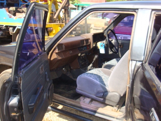 โตโยต้า ฮีโร่แวน 5 ประตู เครื่อง2400cc ภายในดี ขับขี่ดีรถใช้งานอยู่จังหวัดน่าน