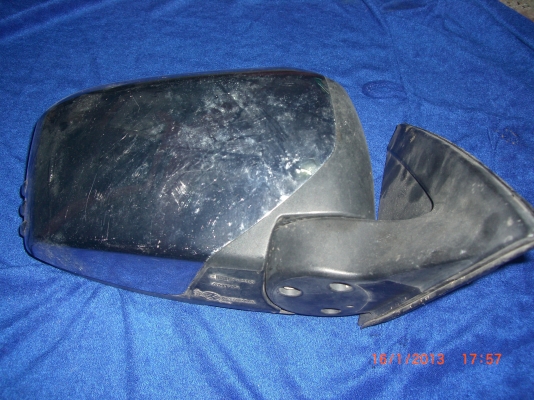 กระจกมองข้างด้านคนขับ มิตซู ไทรทัน ข้างขวาเก่าเก็บ กระจกมองข้างด้านคนขับ มิตซู ไทรทัน ข้างขวาเก่าเก็บ