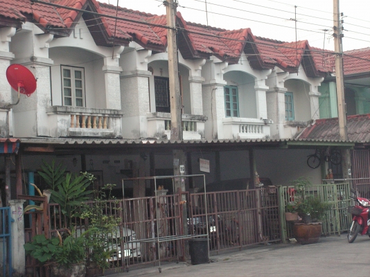 ขายทาวเฮ้าส์18ตารางวา2นอน2น้ำ(คุณเต้ยได้มาเป็นเพื่อนบ้านของผมเเล้วครับ)