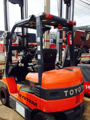 ขายรถโฟล์คลิฟท์ TOYOTA รุ่น7 ไฟฟ้านั่งขับ ขนาด2ตัน เกียร์ออโต้ เสาสูง4เมตร สภาพพร้อมใช้ สนใจติดต่อ 089-9357399 ดลนภัส