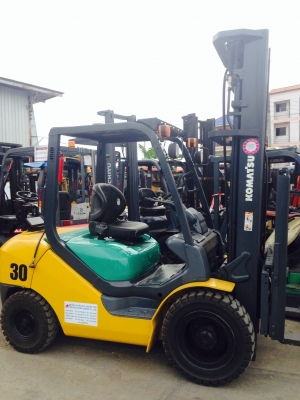 ขายรถโฟล์คลิฟท์ KOMUT'SU เครื่องยนต์เบนซิน,LPG ขนาด3ตัน เกียร์ออโต้ เสาสูง5เมตร ติดต่อ 089-9357399 ดลนภัส
