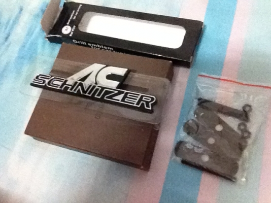 ขายโลโก้ Ac schnitzer ติดกระจังหน้า ของใหม่ ราคา650บาท โทร0924462525โส กทม ส่งemsฟรี