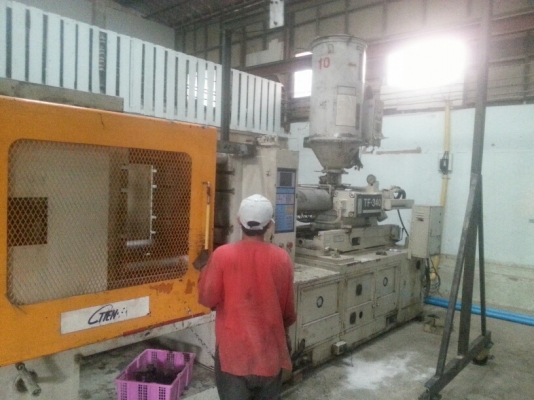 ขายเครื่องฉีดพลาสติก 340 ตัน ไต้หวัน สภาพดีพร้อมตู้อบ 250 กก ต่อไฟอยู่สามารถเข้ามาลองเครื่องได้ ติดต่อ 0898135855