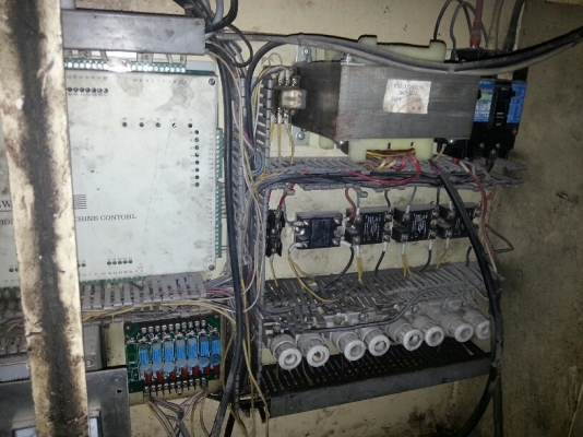 ขายเครื่องฉีดพลาสติก 340 ตัน ไต้หวัน สภาพดีพร้อมตู้อบ 250 กก ต่อไฟอยู่สามารถเข้ามาลองเครื่องได้ ติดต่อ 0898135855