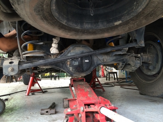 รับแก้ปัญหาช่วงล่าง รถ Pajerosport by Shock Profender