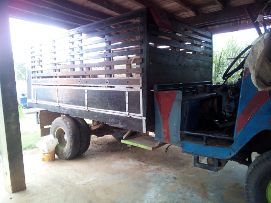 รถบรรทุกเพื่อการเกษตร 6ล้อ Hino EC100 6สูบ +ตู้นวดข้าว ไทยเส็ง 5.5ฟุต จัมโบ้